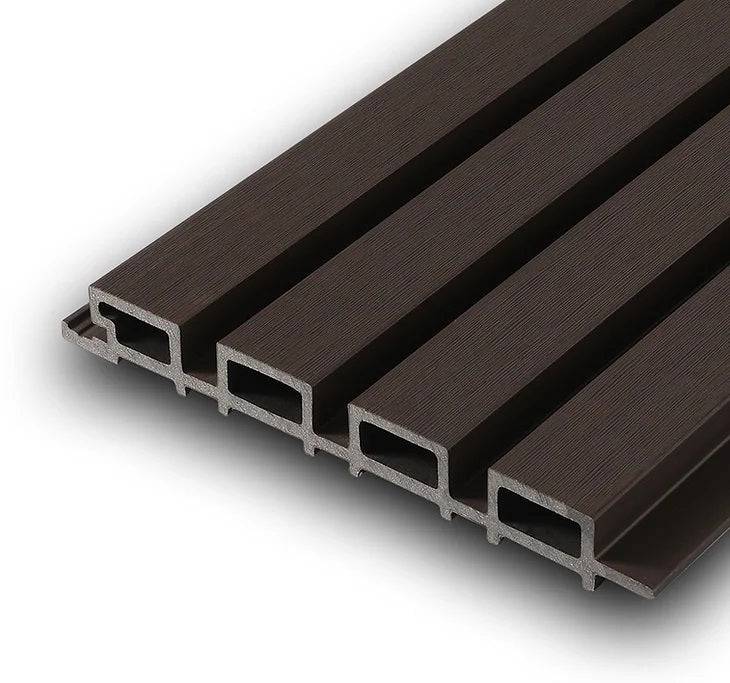 [SKUIMG]DE080|DE080.jpg|LÁMINA ACANALADA DECORATIVA WPC EXTERIORES WENGUE 26X219X2900 MM