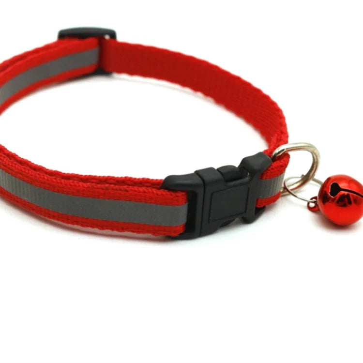 [SKUIMG]MAS90|MAS90-FRONTEND-Mk1T4lKjFOONrc1P.png|COLLAR REFLECTIVO CON CASCABEL PARA MASCOTAS. AJUSTABLE. COLOR ROJO. 1CM DE ANCHO