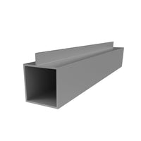 [SKUIMG]U125-SILVER|U125-SILVER.jpg|TCE-2 PERFIL HOJA PUERTA DE 1 3/4" X 1 3/4" ALETA DESCENTRADA. E = 1.8 MM. L= 5.85 M SILVER