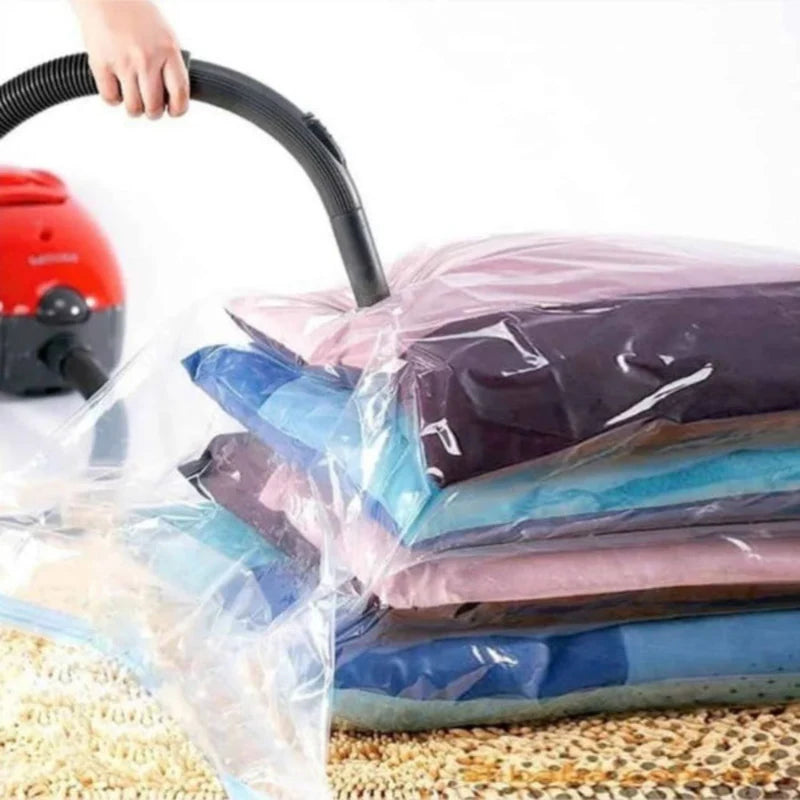 [SKUIMG]UN-A061|UN-A061-FRONTEND-_EX_HVaSM0WqKqzM.png|BOLSA DE ALMACENAMIENTO AL VACÍO PARA ROPA 70X110 CM REUTILIZABLE PA+PE CON VÁLVULA Y TAPÓN. IDEAL P