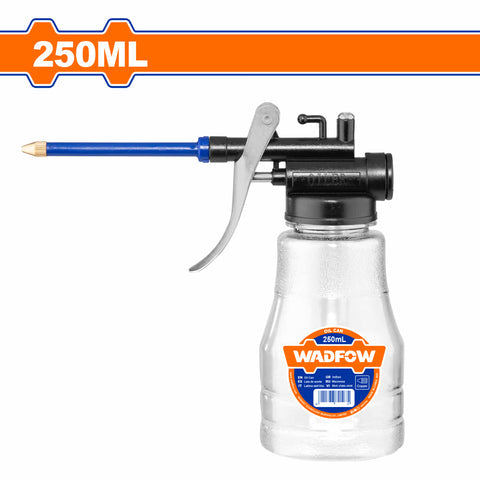 [SKUIMG]WHY2325|ACEITERA LATA DE ACEITE DE METAL CON BOQUILLA. CAP:250ML. DIAMETRO: 65MM. CUERPO DE ACERO. RESISTE A