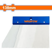 [SKUIMG]WPT4313|RASPADOR DE PARED 138MM. HOJA DE ACERO. ESPESOR DE LA HOJA: 0.5MM. MANGO DE PLÁSTICO.